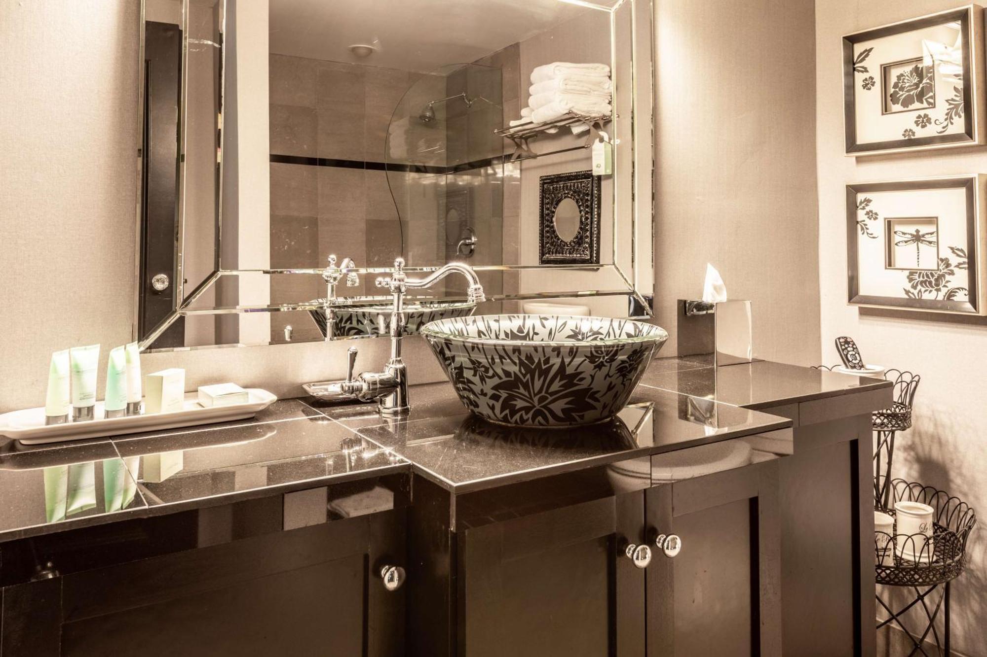 Prestige Lakeside Resort, Worldhotels Elite Nelson Bagian luar foto